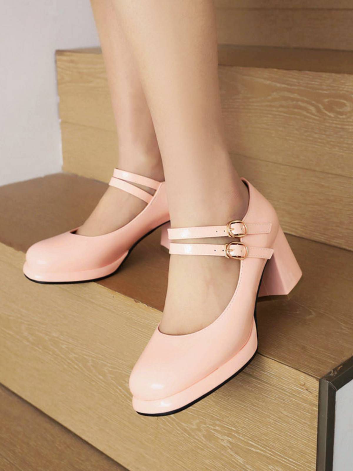 MARY JANE HEELS-SCHUHE MIT DOPPELTEN SCHNALLEN